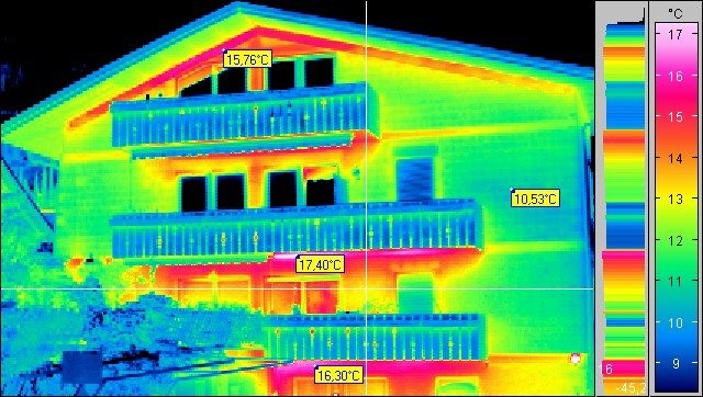Thermographie eines ungedämmten Altbaus (Quelle: Tschurtschenthaler, Innichen)