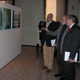 L’ass. Mussner ed il direttore di Dipartimento March in visita alla mostra architettonica (foto: Rip. Edilizia e Servizio tecnico)