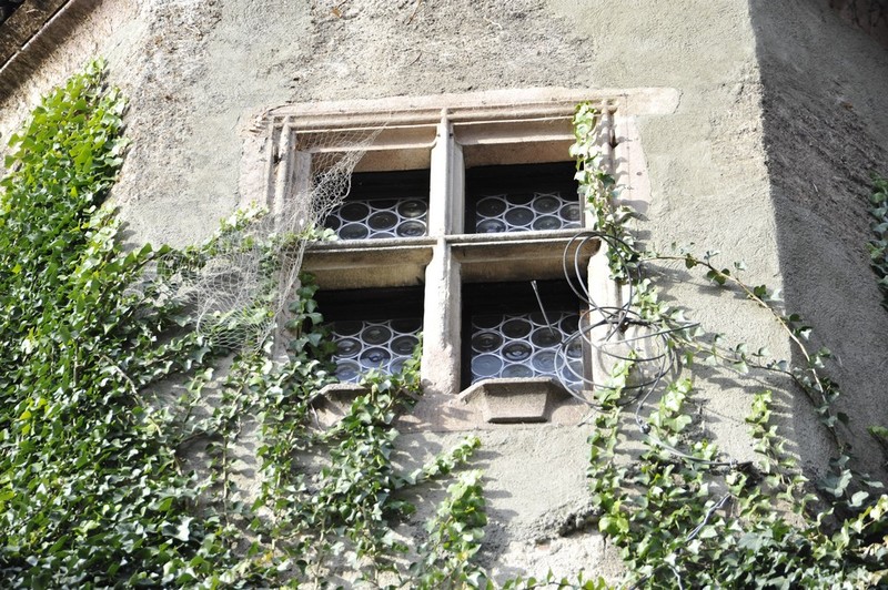 Merano, Castello principesco: finestra a quattro ante con elementi scorrevoli (fine XV sec.)