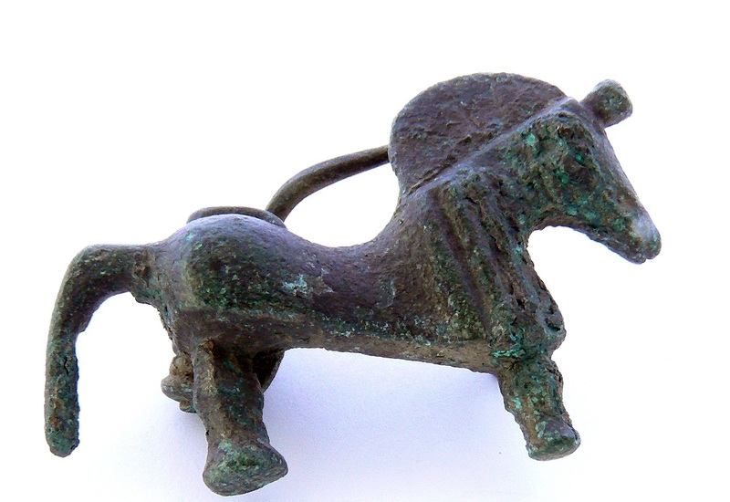 Brixen, Elvas, Pichlerhof: Römerzeitliche Fibel aus Bronze (2./3. Jahrhundert n. Chr.)
