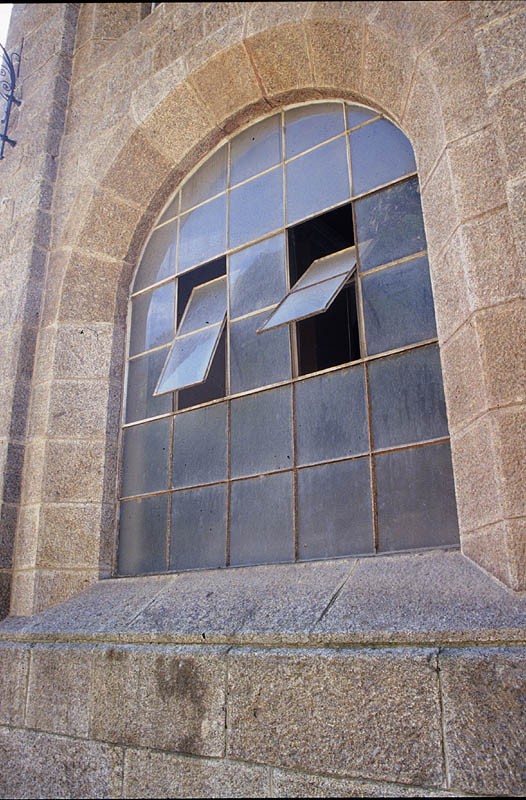 Naturno, Centrale elettrica Val Senales: finestra in metallo (1910)
