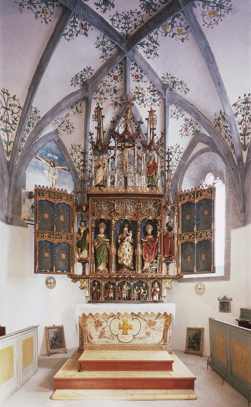 Monumento ecclesiastico: Malles Venosta, Laudes, S. Cesario a Flutsch: interno tardogotico con altare a portelle