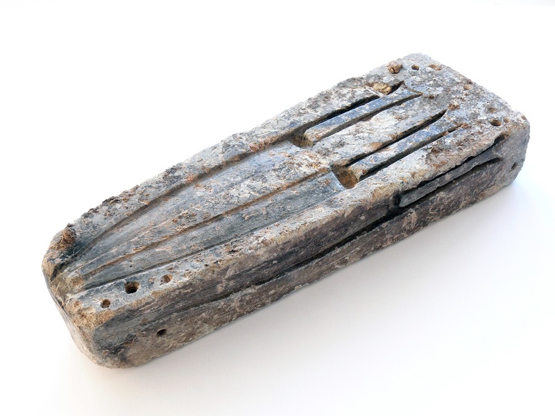 Forma di fusione per coltelli in bronzo del 1° millennio a.C. da Settequercie / Kuhn 