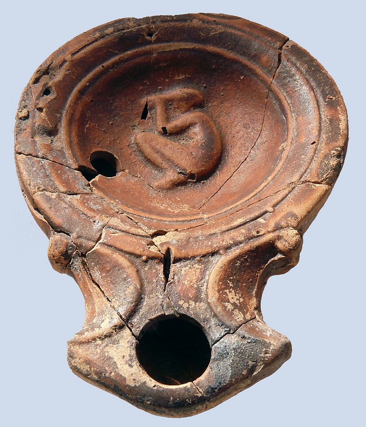 Neumarkt - Kahn, Grab 6: Figuralverzierte Tonlampe (1. Jahrhundert n. Chr.)