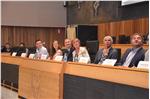 Le raccomandazioni del gruppo di lavoro sono state presentate questa mattina nella sala plenaria del Consiglio provinciale Foto: USP/Ulrike Griesser
