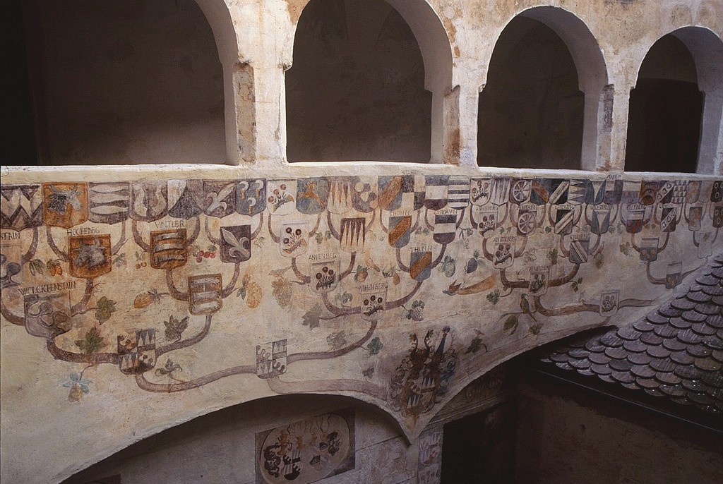 Wandmalereien, Wappen, Inschriften