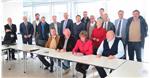 Foto di gruppo con la firma dell’accordo da parte dell’assessora Stocker al termine della seduta 
