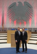 Il direttore della Ripartizione lavoro, Helmuth Sinn (a sin.) con il presidente dell’Agenzia tedesco-federale per il lavoro, Frank Wiese, a Bonn