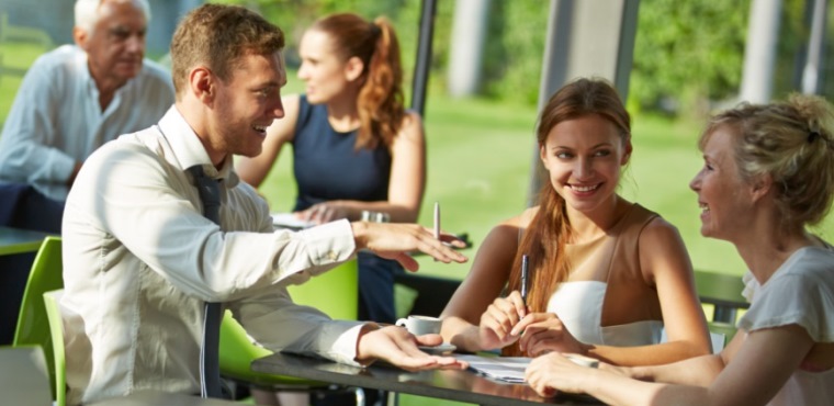  Colleghi di lavoro in una riunione informale