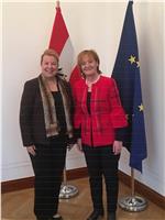 L’assessora Martha Stocker con la ministra austriaca, Beate Hartinger-Klein Foto: USP/Astrid Pichler 