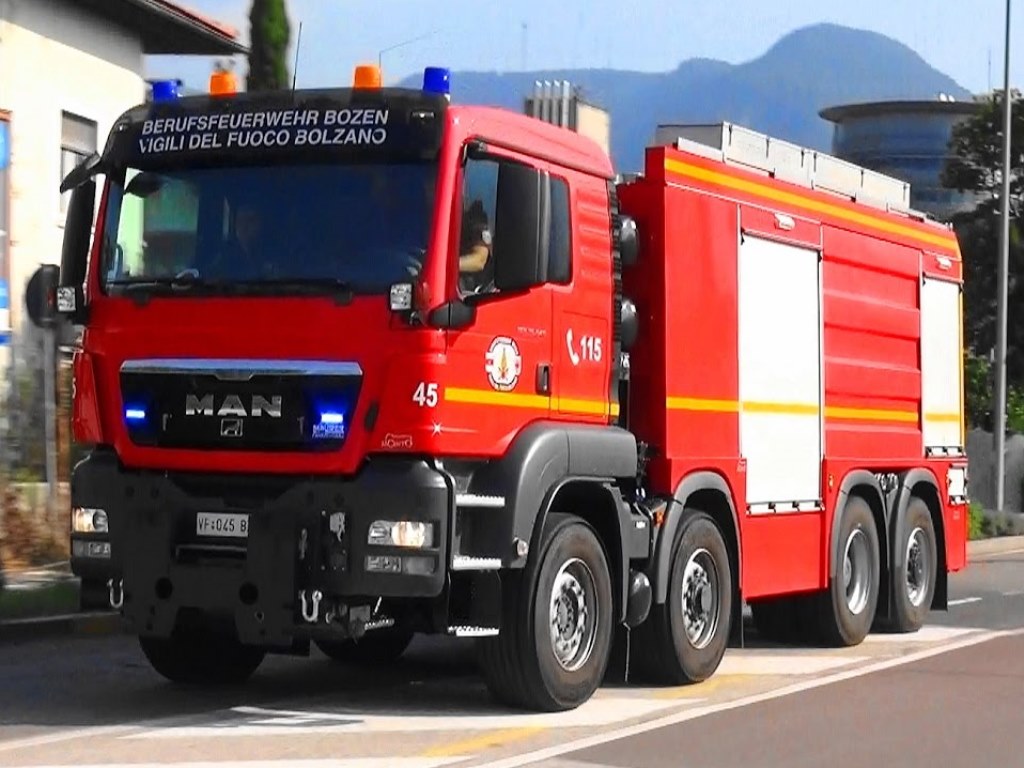 Grande autobotte-pompa per spegnimento (GAPS) 12000 - MAN 35.540 8 x 6 Grande autobotte-pompa per spegnimento (GAPS) 12000 - MAN 35.540 8 x 6
