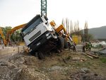 Incidente sul lavoro con camion