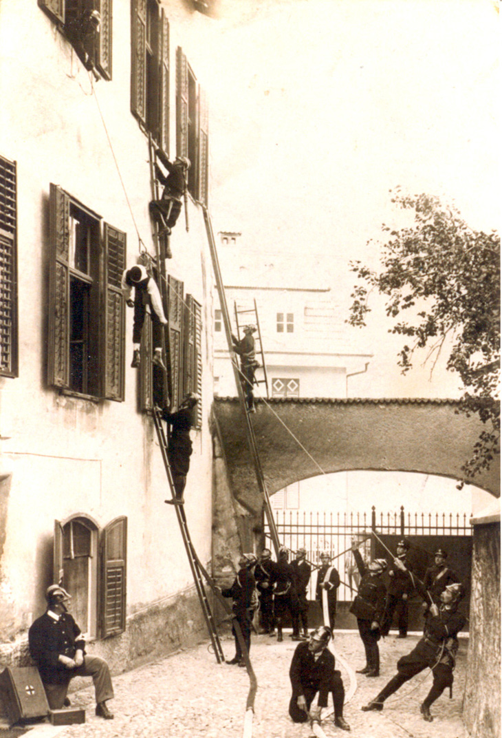 Vigili del Fuoco Volontari Vigili del Fuoco Volontari
