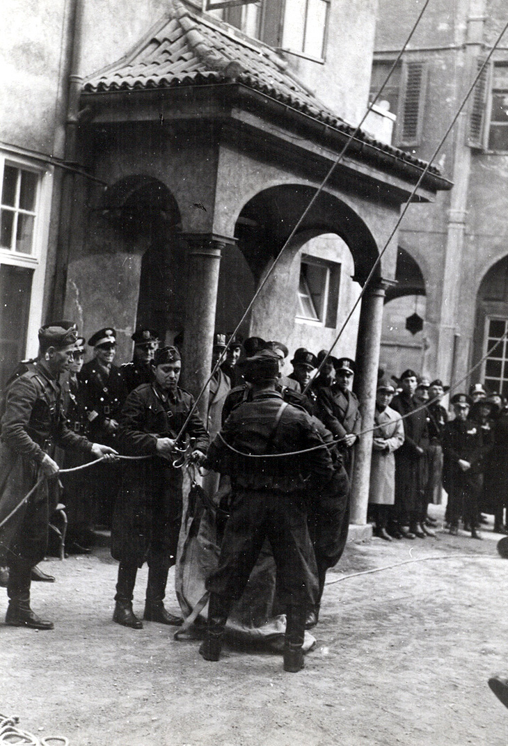 I Vigili del Fuoco di Bolzano nel periodo delle guerre I Vigili del Fuoco di Bolzano nel periodo delle guerre