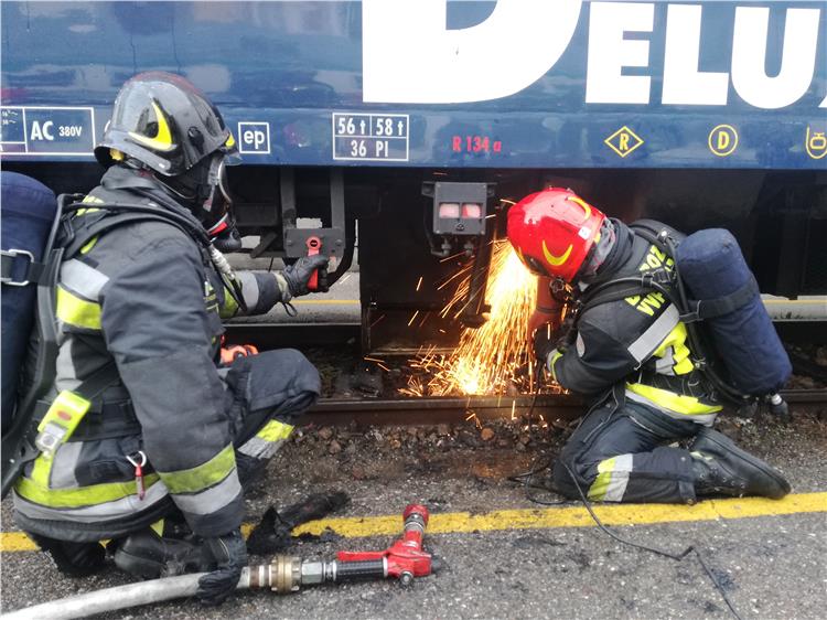 Principio di incendio su vagone ferroviario