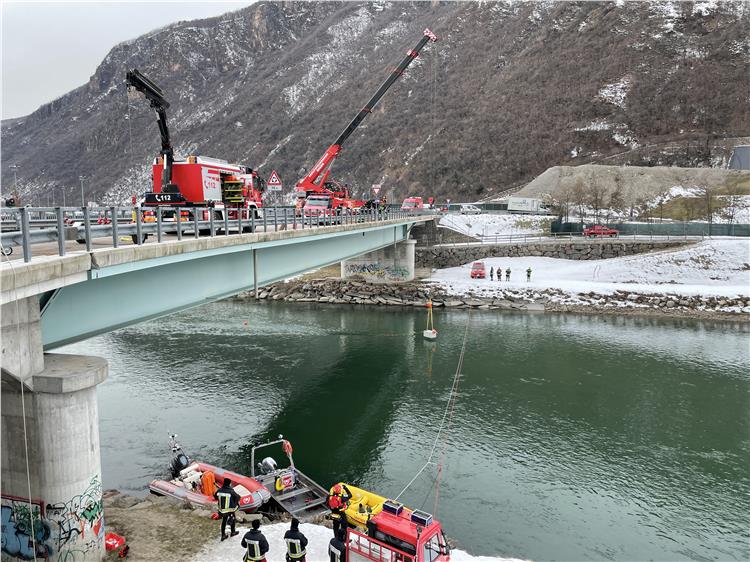 Ricerche nel fiume Adige