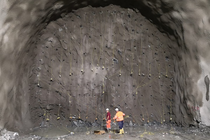 Monte San Zeno - scavo in roccia con esplosivo